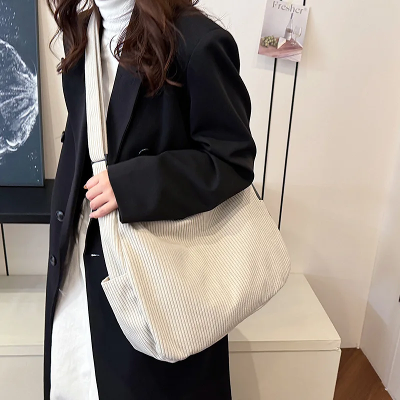 

Женская сумка через плечо JP & KR Ins Velvet, вместительная, универсальная, для студентов, модная сумка-тоут для поездок на работу