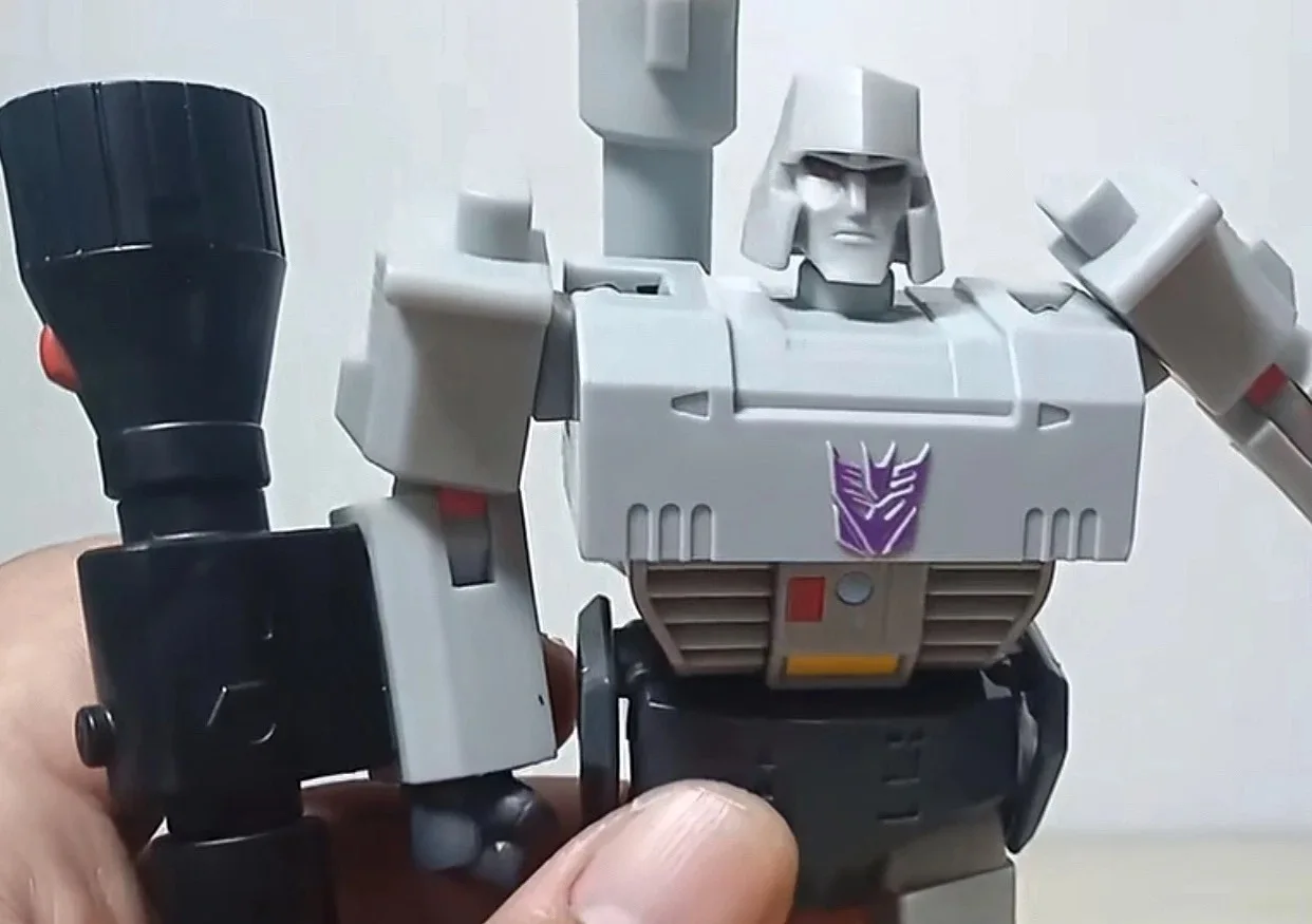 ในสต็อก Hasbro Transformers ของเล่นสีแดง Super Movable Series G1 Megatron 6 นิ้วเคลื่อนย้ายได้หุ่นยนต์รูปอะนิเมะเด็กของขวัญ