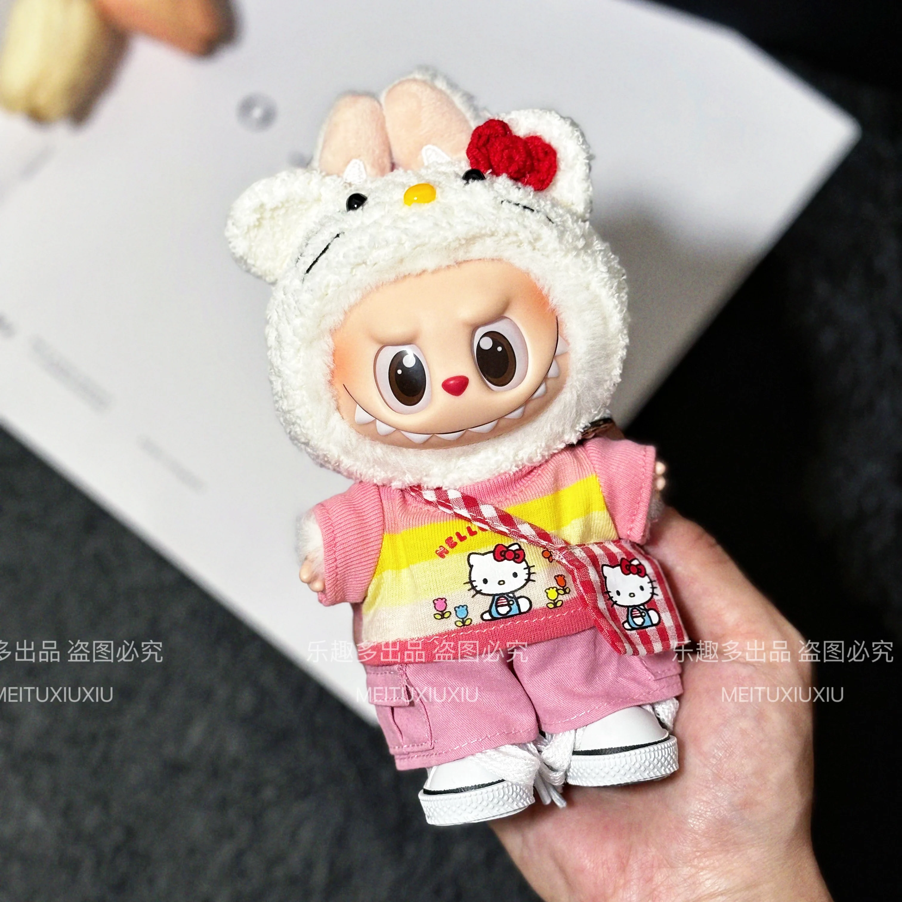 

Labubu 17cm Baby Clothes Hellokitty Peripheral Headpiece Bow Baby Clothes Vinyl Pendant Doll Clothes Hand-Crocheted Clothes Suit