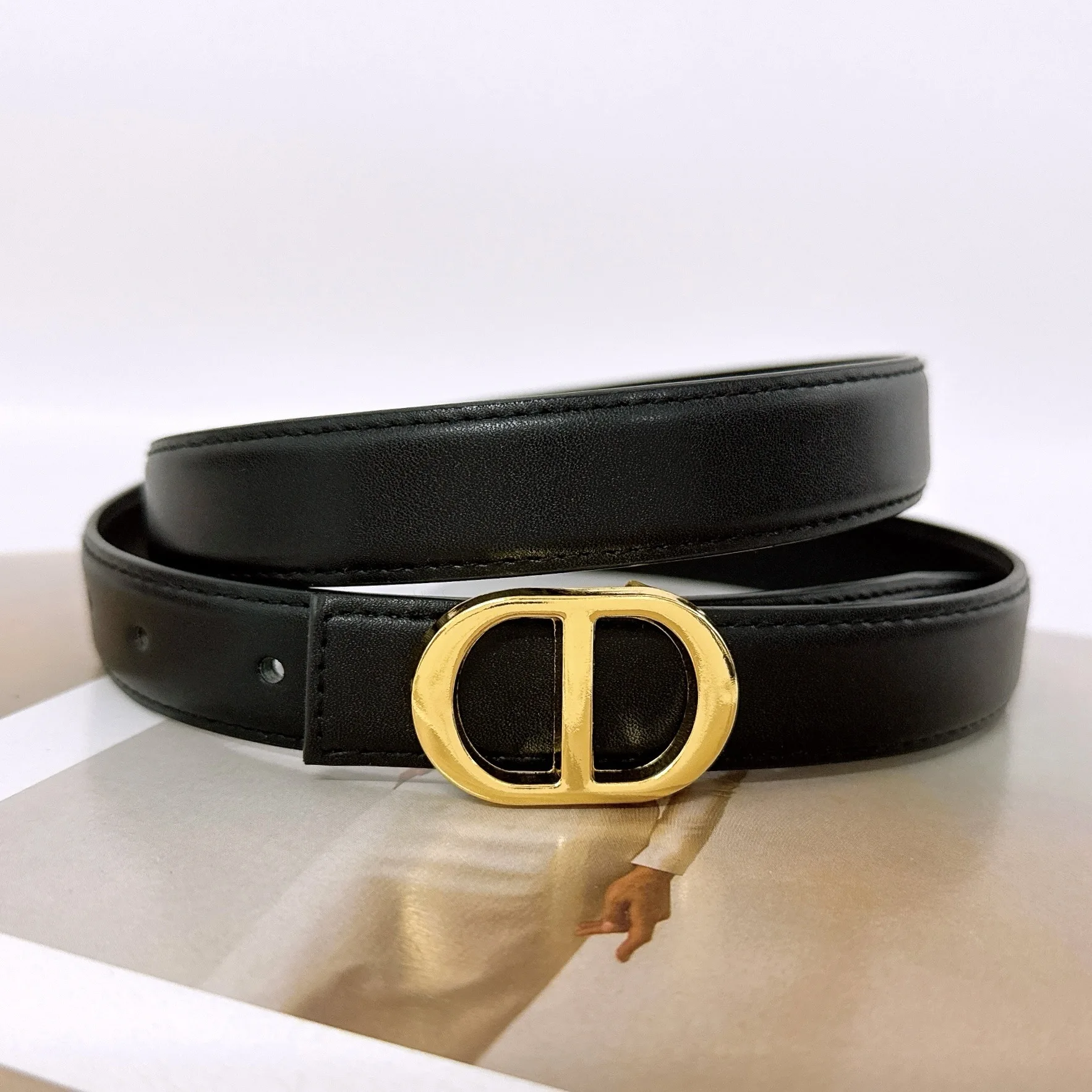 حزام جلدي للنساء، حزام بدلة مزخرف جديد متعدد الاستخدامات، أحزمة جينز عصرية سوداء للنساء