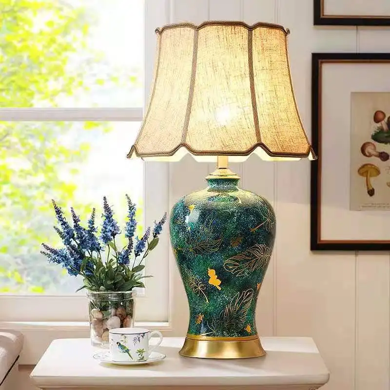 

American ceramic table lamp retro hand-painted light luxury living room bedroom bedside villa decorative table lamp