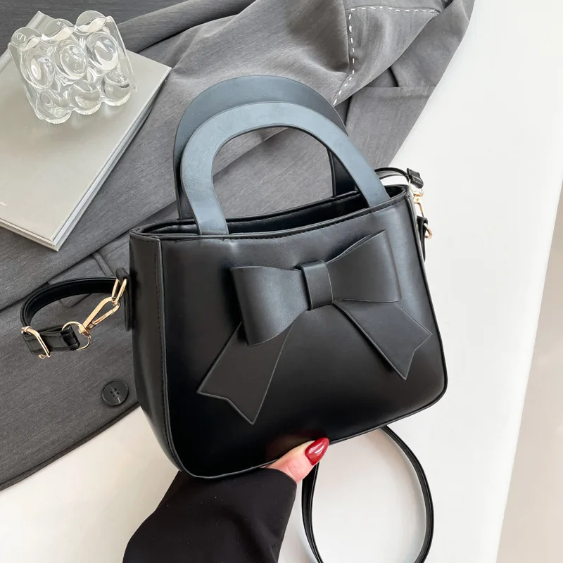 

Elegant Bow Shoulder Bag 2025 New for Women, Luxury Soft Leather Crossbody Purse, Fashionable Small Tote for All Occasions