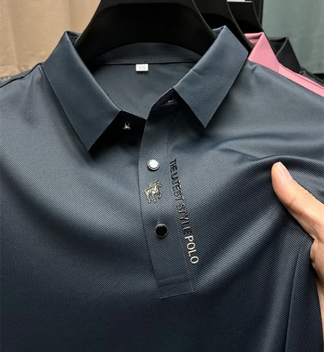 Imagen 2 del producto Camisa POLO de manga corta de seda helada de gama alta para hombre, camiseta transpirable y fresca con diseño bordado a la moda de verano 2024