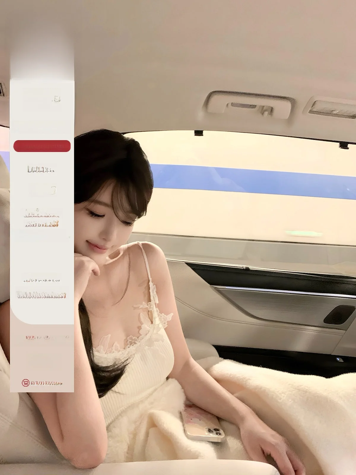 

Вязаный комплект Ele: топ-халтер с вырезами и кружевной отделкой, и шарф-накидка. Модный женский комплект для осени и весны.