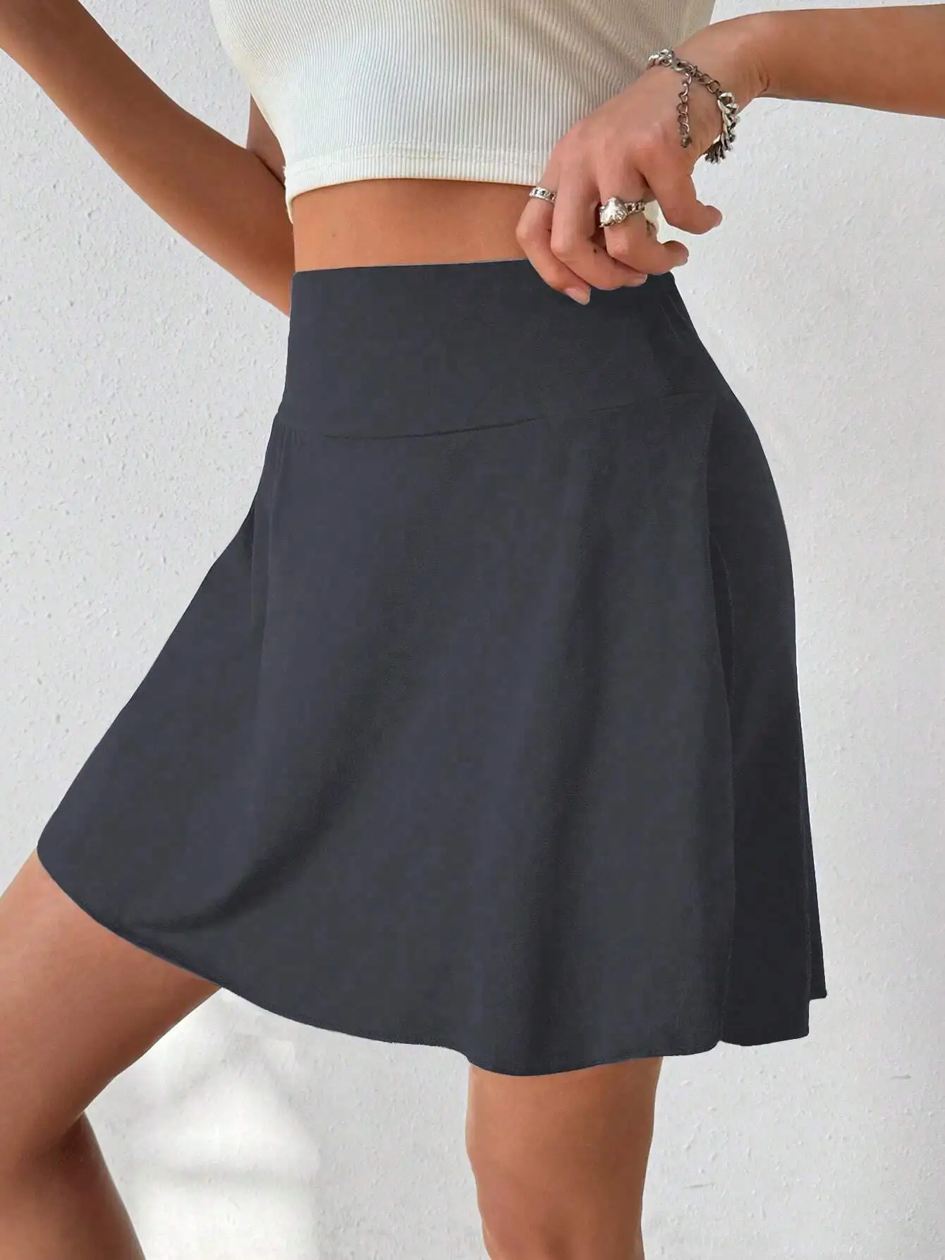 

Женские шорты А-силуэта с высокой талией и боковыми карманами для лета