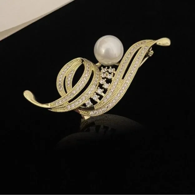 Exquisite Flower Imitation Pearl Brooches For Women Rhinestone Gold Color Pins Sweater Cardigan Jewelry Gifts