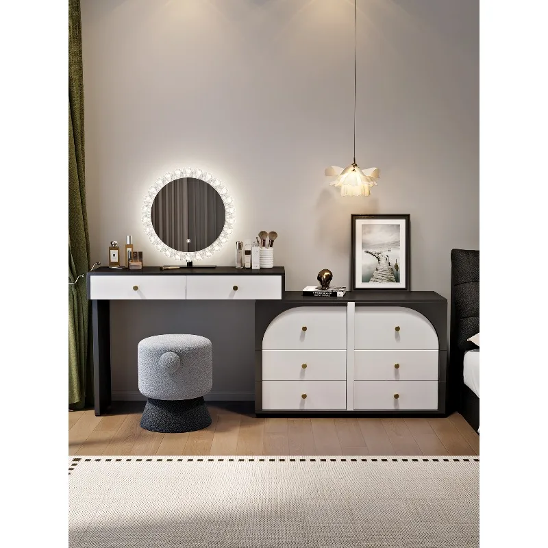 Cómoda francesa, dormitorio moderno, sencillo, pequeño apartamento, mesa de maquillaje, cofre