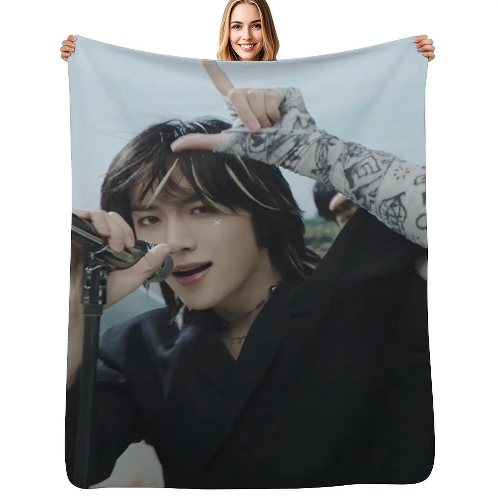 

TXT - LOSER = LOVER - BEOMGYU Throw Blanket Warm Accent Blanket for Living Room Decoration