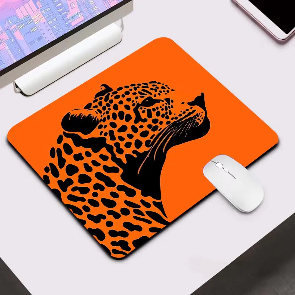 Cheetah Pattern Mouse Pad 22X18 Computer Accessories Office Game Table Mats Rubber Anti-slip Mousepad Small Decor XS Desk Pads