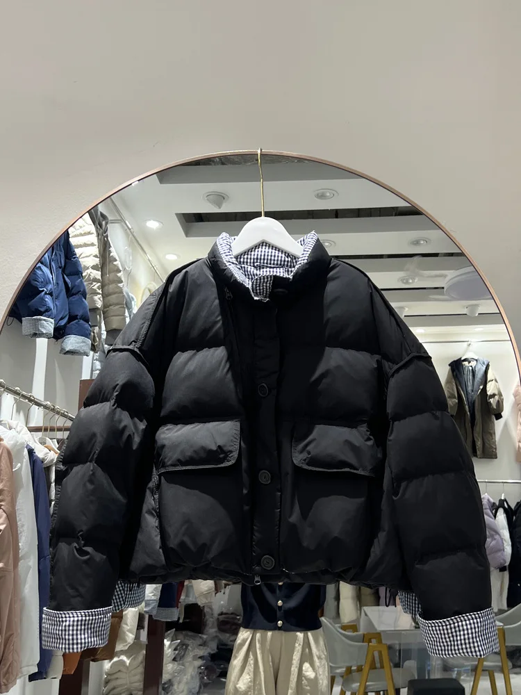 เสื้อแจ็คเก็ตขนเป็ดผู้หญิงแบบสั้นสำหรับฤดูหนาว ดีไซน์ต่อผ้าลายตาราง เหมาะสำหรับใส่เดินทาง