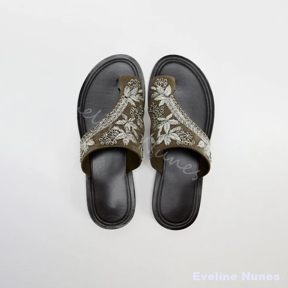New Spring Retro Beach Slippers Women Embroidered Casual Flat Roman Thong Sandals 2026 Summer New Hollow Outdoor Slippers