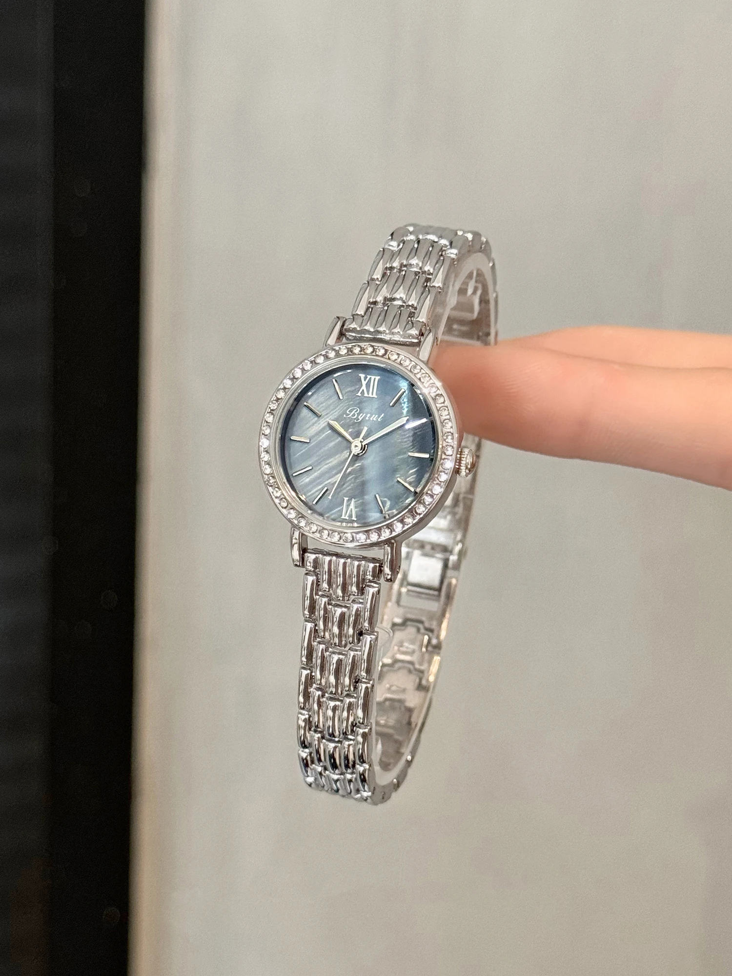 

New Luxury Fashion Watch for Women Exquisite High-End Diamond-Studded Small Dial Quartz Ladies Watches Accessory Gift