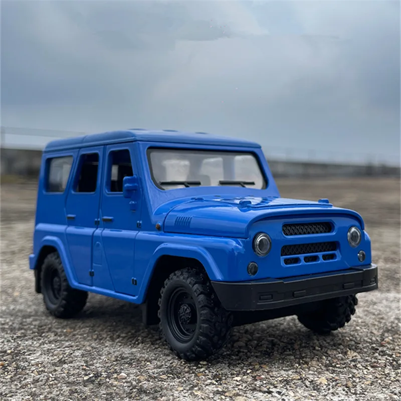 1/18 UAZ Hunter Alloy Car Model Diecasts Metal Toy Off-road Vehicles Car Model Simulation Sound Light Collection Childrens Gifts