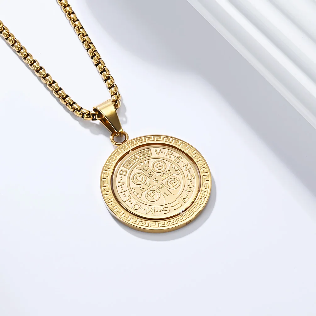 قلادة دوارة من الفولاذ المقاوم للصدأ من طارد الأرواح الشريرة سانت بنديكت للرجال على الوجهين