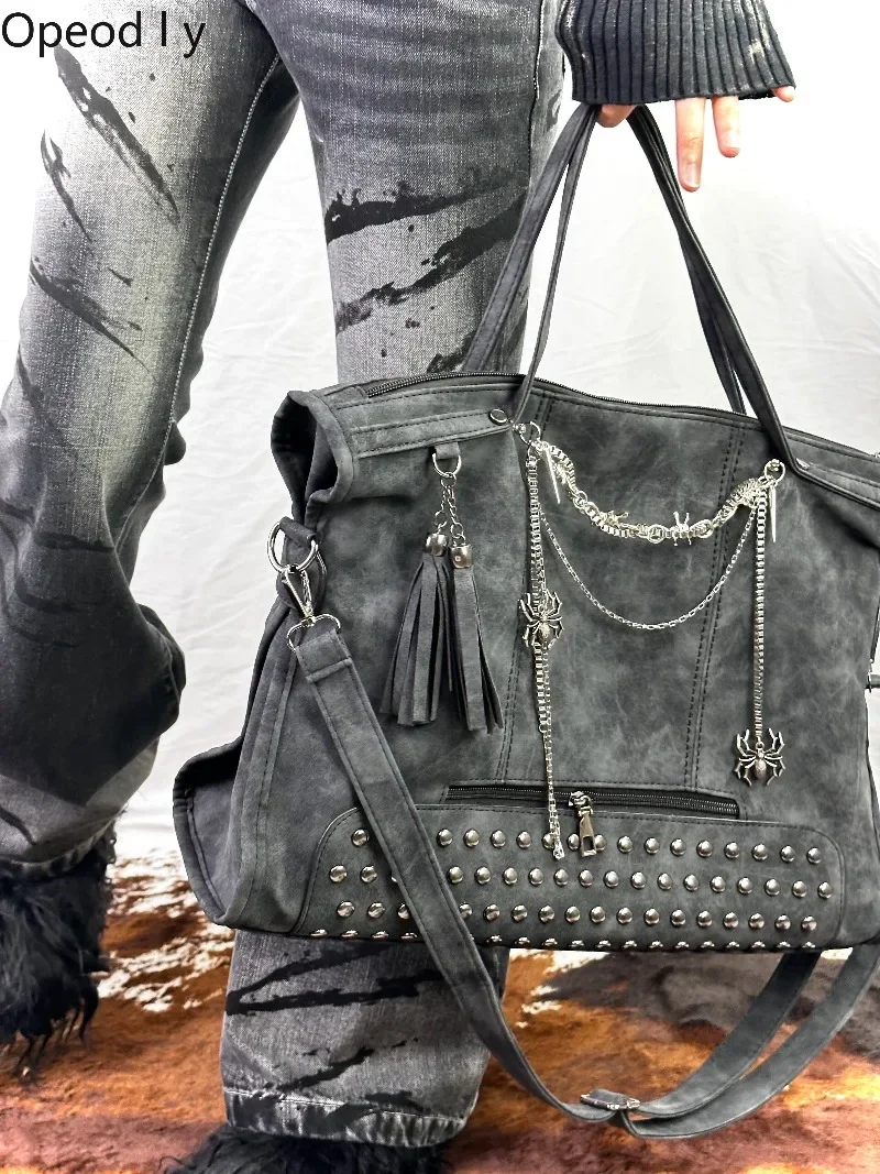 Y2k Subculture Japanese Original Retro Large-capacity Handbag Sweet Cool Girl Heavy Industry Punk Rivet Crossbody Commuter Bag