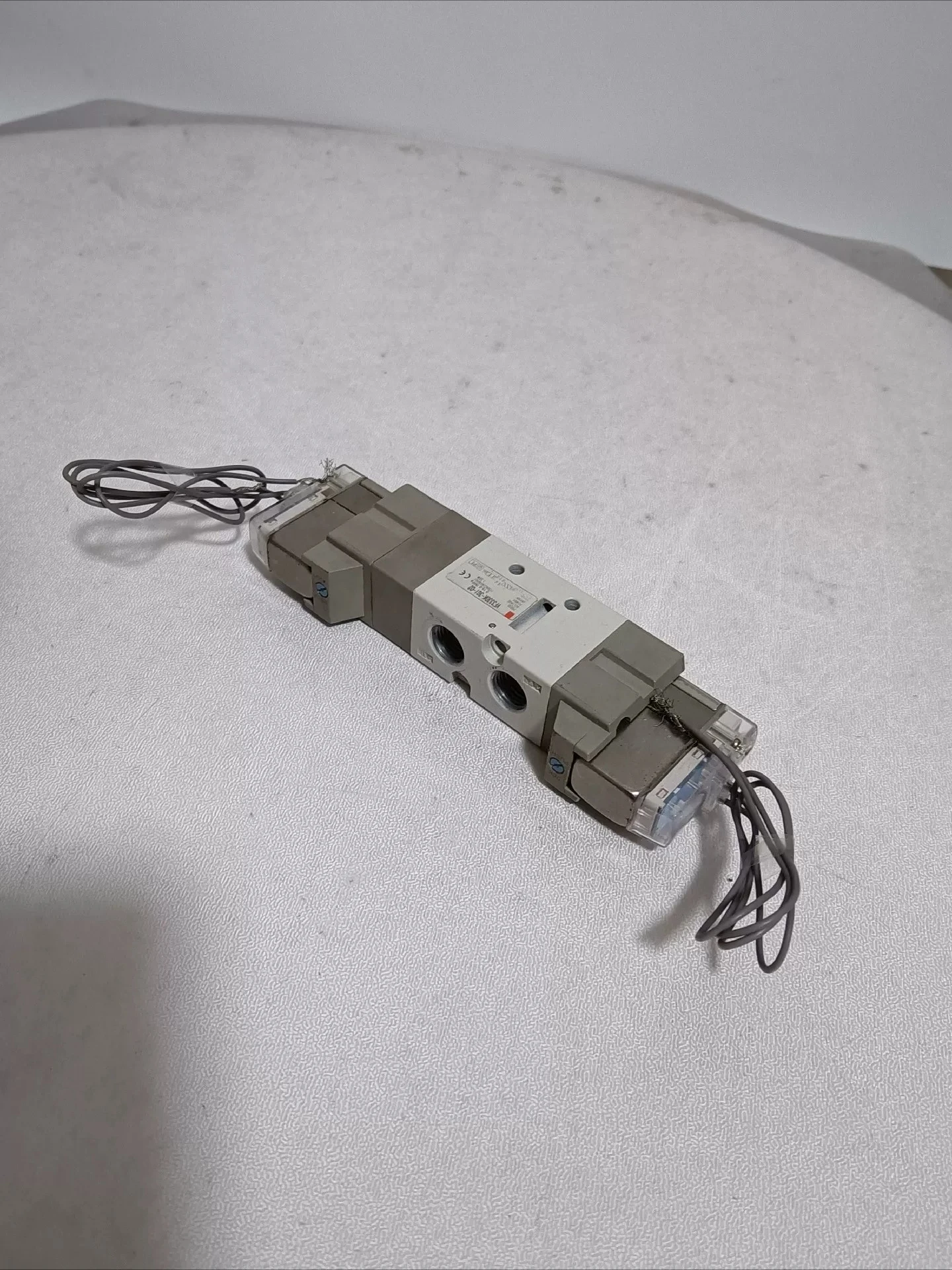 Solenoid Valve VF3330K 3G1 02 Pneumatic Control 3 Way 2 Position 24V DC Air Operated for Industrial Automation Compact Use