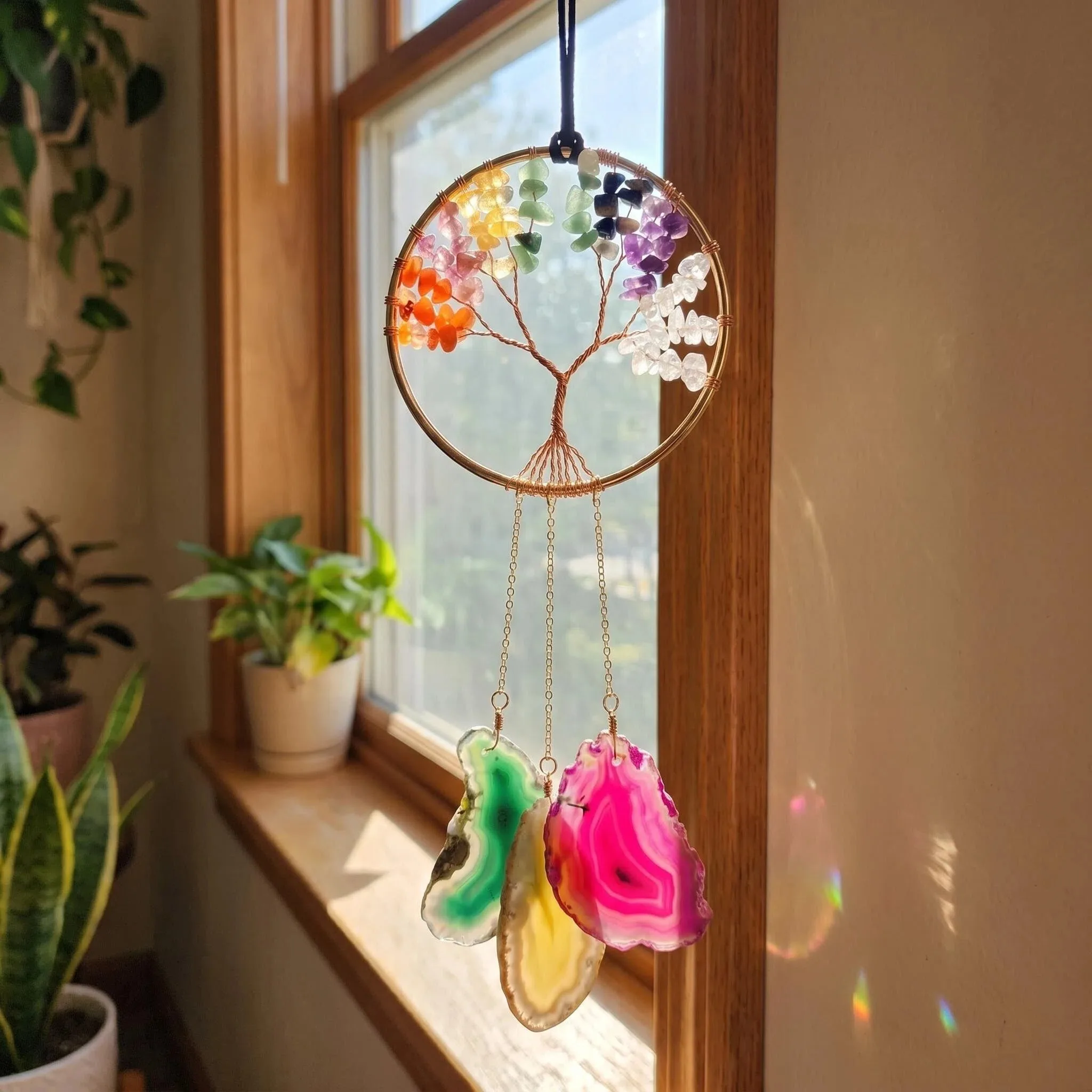 Natural crystal crushed stone and agate pieces are used to make the Tree of Life home decoration wind chime pendant