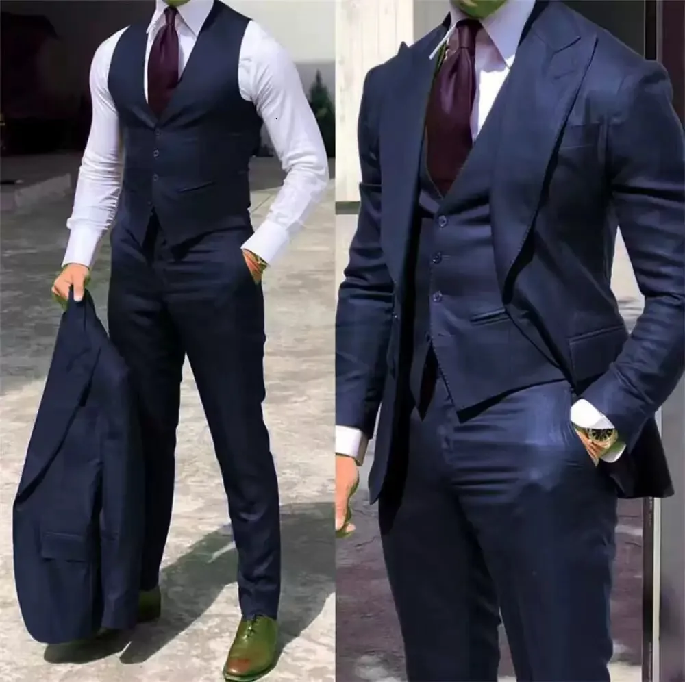 Trajes clásicos personalizados para hombres de negocios, chaqueta Formal con solapa de pico, chaleco, pantalones, esmoquin diario para graduación y boda, 3 piezas