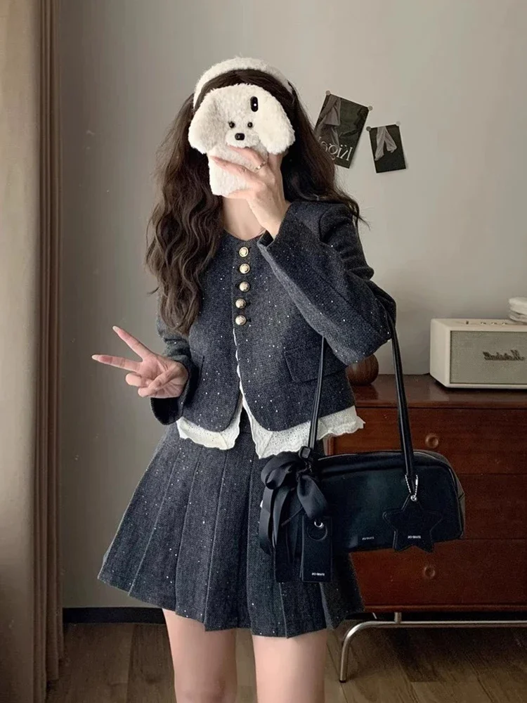Corea Chic Autunno e Inverno Temperamento Piccolo profumo Bottoni in metallo Cappotto a maniche lunghe in pizzo + Gonne corte a pieghe Abito femminile