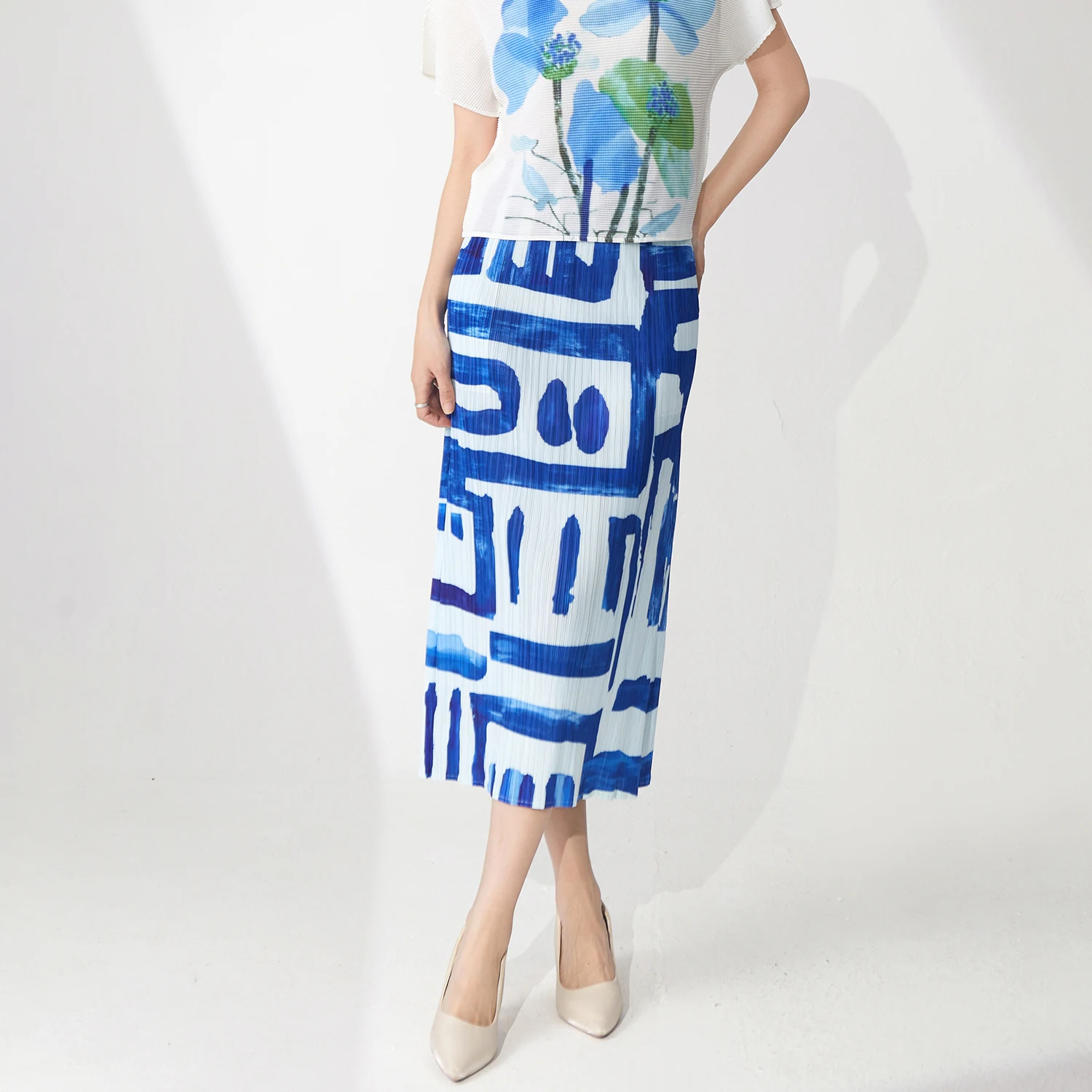 2025 summer new women's printed fashion temperament straight skirt design casual three-bedroom pleated skirt