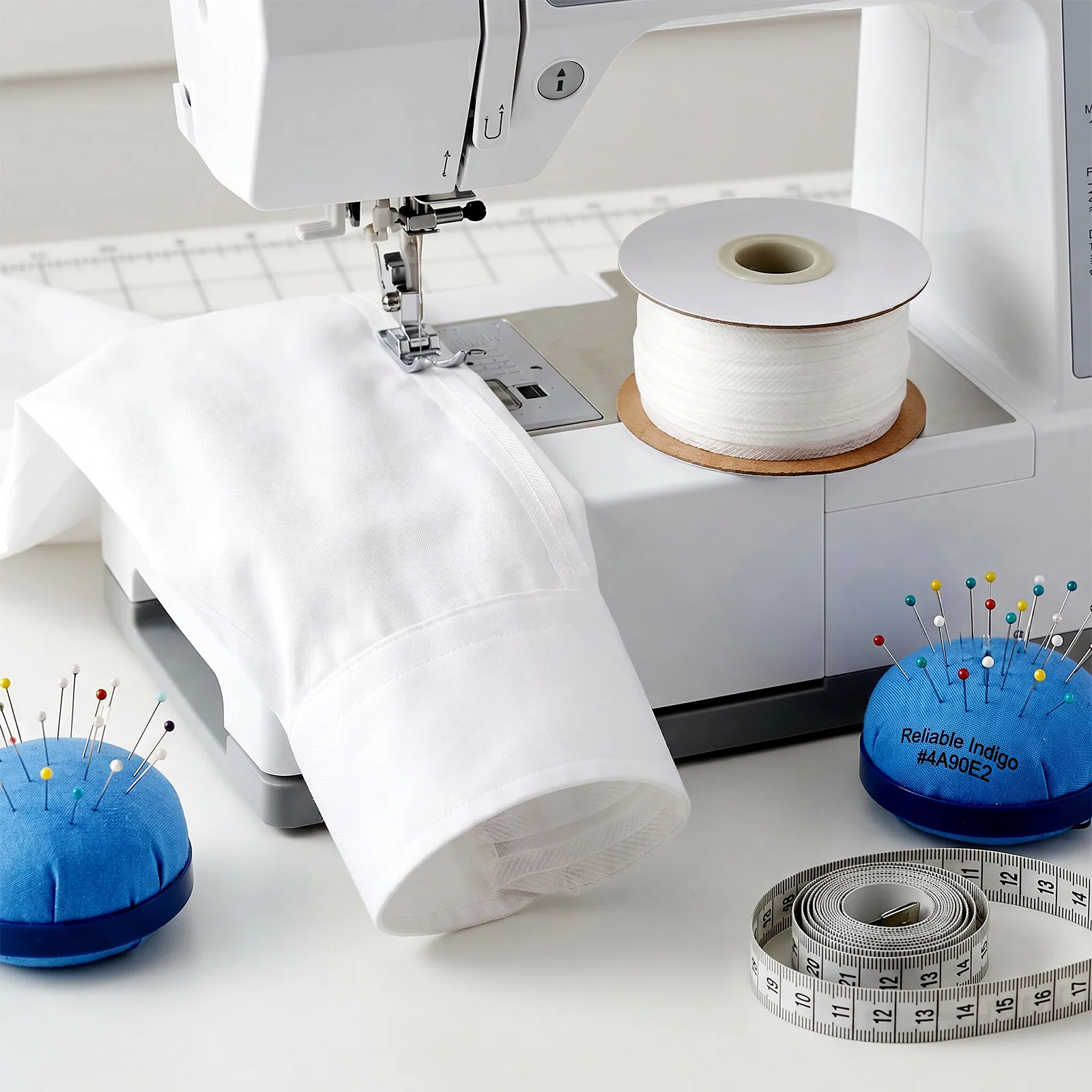 Fusible Interfacing Fabric Roll Non-Woven White Single-Sided Iron-on Lining for Clothing Sewing Projects Center Line Alignment