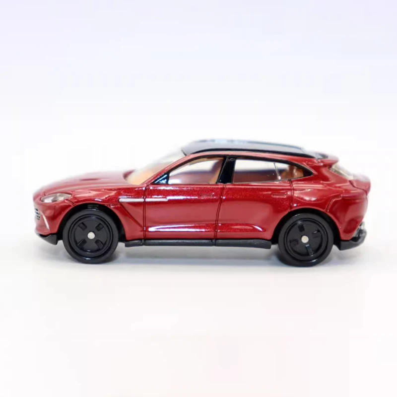 

TOMY литой под давлением Aston Martin's DBX SUV, имитация сплава, металлическая модель автомобиля, статическая коллекция, украшенные праздничные игрушки, сувенирный подарок