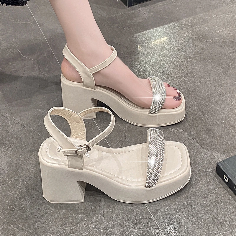 Sandálias plataforma com strass para mulheres, salto alto robusto, alça no tornozelo branco e preto, sapatos de festa elegantes para senhora, na moda, verão