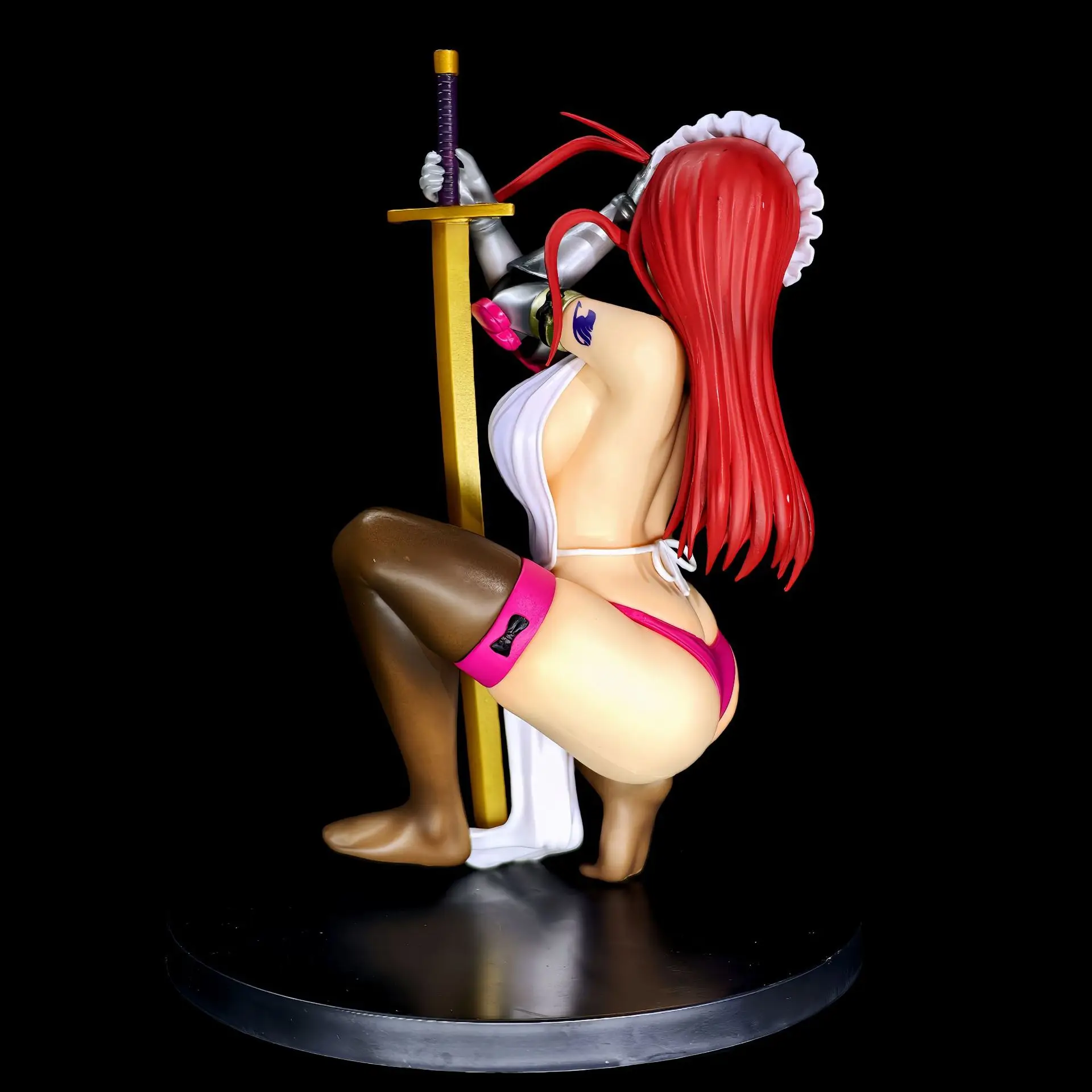 19CM FAIRY TAIL Erza Scarlet  Armor of Temptation Squatting Anime Handmade Action Figures Desktop Case Decoration Ornament Gift