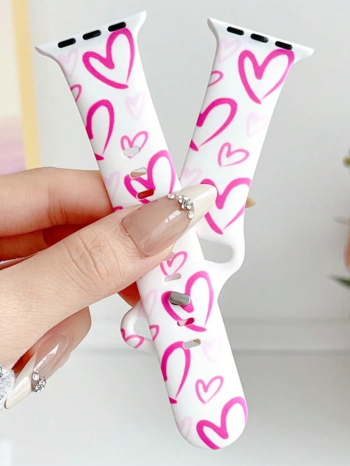 

Мягкий силиконовый ремешок для Apple Watch 38-49 мм с розовым принтом в виде сердечек