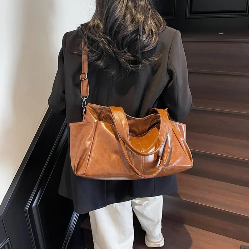 

High-End Minimalist Unique Vintage Fashionable Bag With Stylish Letter Logo For Women Casual Leisure And Business Crossbody