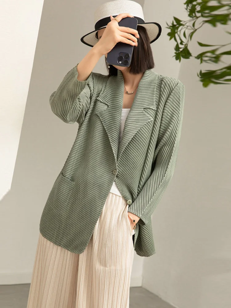 LANMREM Pleated Blazers For Women 2024 Spring New Lapel Single Breasted Long Sleeves Coat Female Fashion Coat 2DA3117