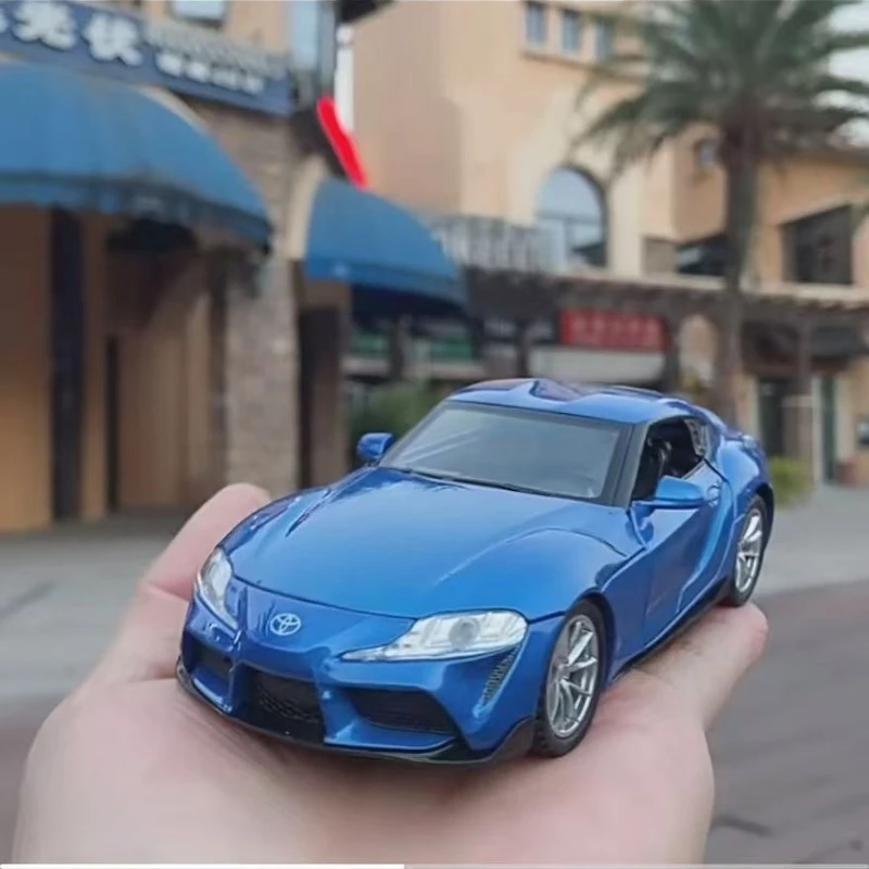 1:32 스케일 휠 다이캐스트 자동차 금속 모델 빛과 소리 모든 새로운 Toyota Supra 스포츠카 풀백 차량 합금 장난감