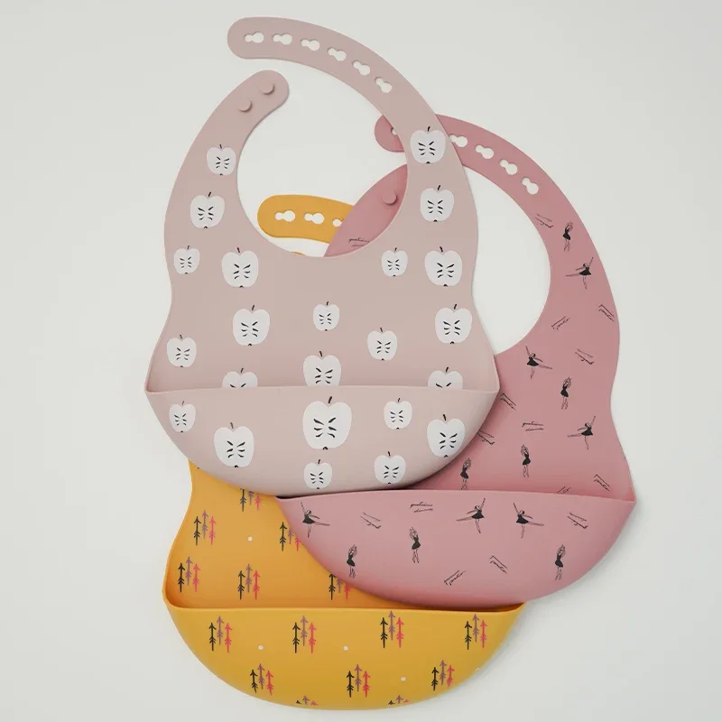 High Quality BPA Free High Quality Food Grade Baby Feeding Children Silicone Bib Cover Low Price With Pocket