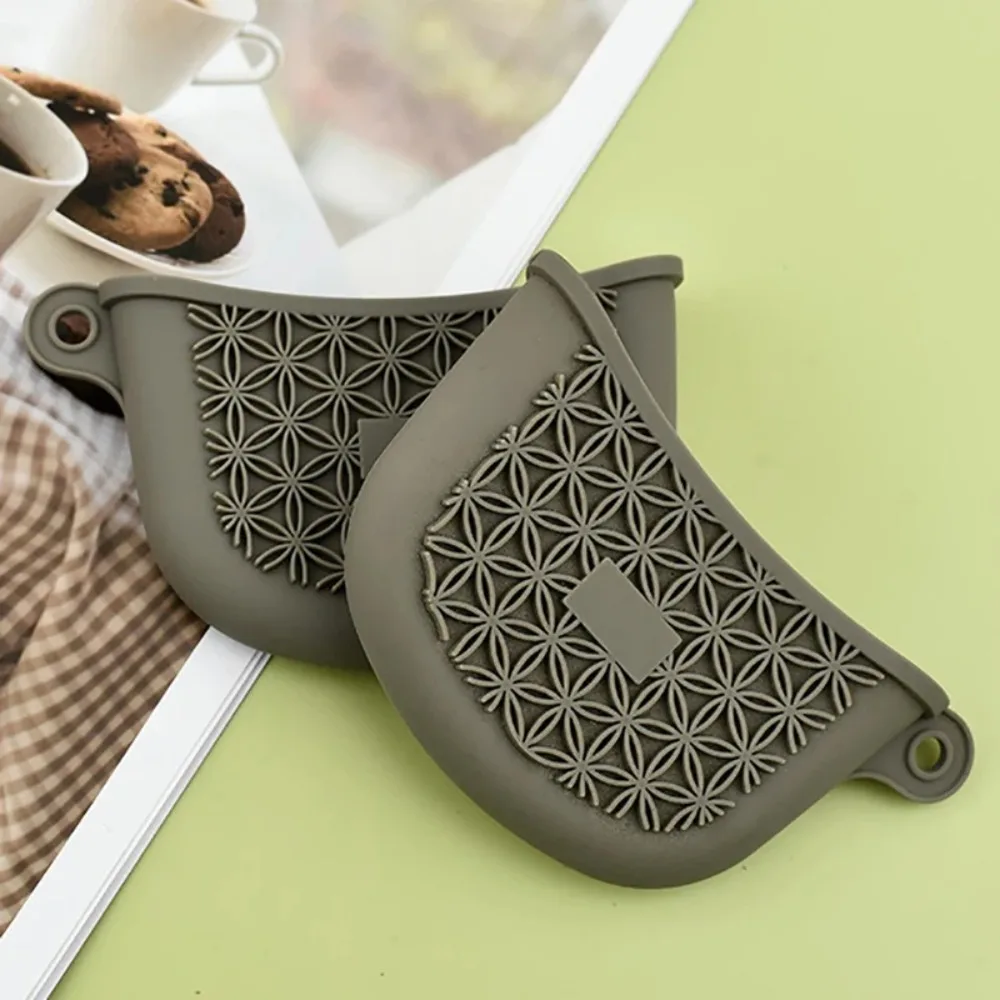 Kitchen Gadgets Silicone Pan Handle Cover Anti-scald Non-slip Pot Ear Clip Thickened Heat Insulation Pan Handle Holder Dish