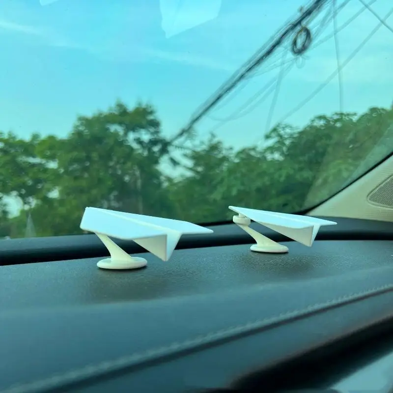 

1/2/5Pcs Car Paper Airplane Ornaments, Creative In-car Inertia Following The Aircraft-shaped Center Console Decoration Toys