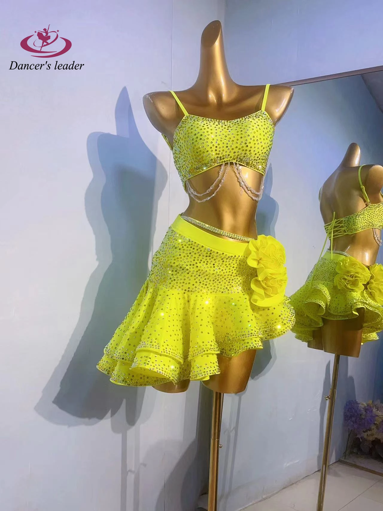 Vêtements de scène de pratique de danse latine pour femmes, haut de gamme, personnalisé, fleur jaune, double couche, jupe, samba, biscuits, robe