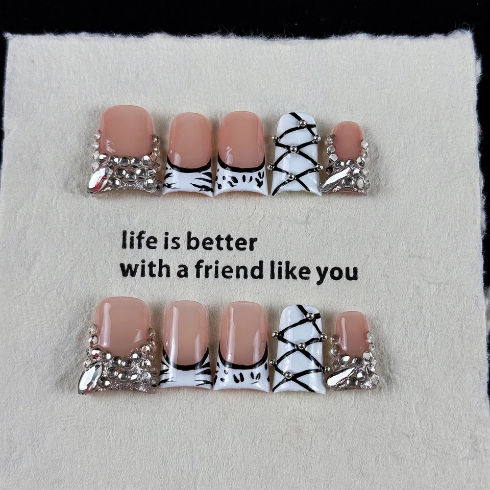 10 piezas de uñas postizas hechas a mano de alta gama, estilo lujoso pero minimalista, con patrón de cebra pintado a mano y diamantes brillantes 2