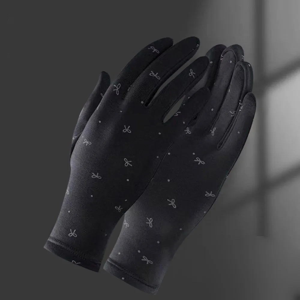 قفازات شتوية جديدة مطبوعة بفيونكة كاملة الأصابع قفازات شاشة لمس دافئة مقاومة للبرودة والرياح قفازات القيادة للفتيات