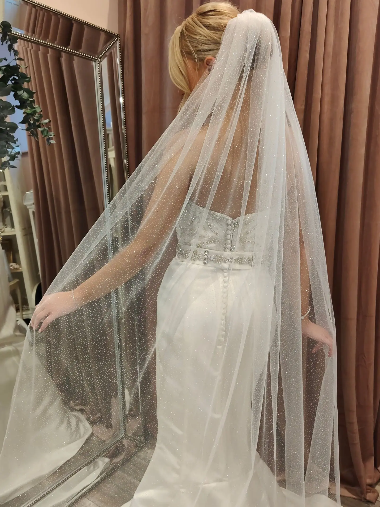 V101 Sparking Bridal Veils Shimmering Wedding Veil with Comb Bing Bling 1 Tier Cut Edge White Champagne Wedding Accessories 2023