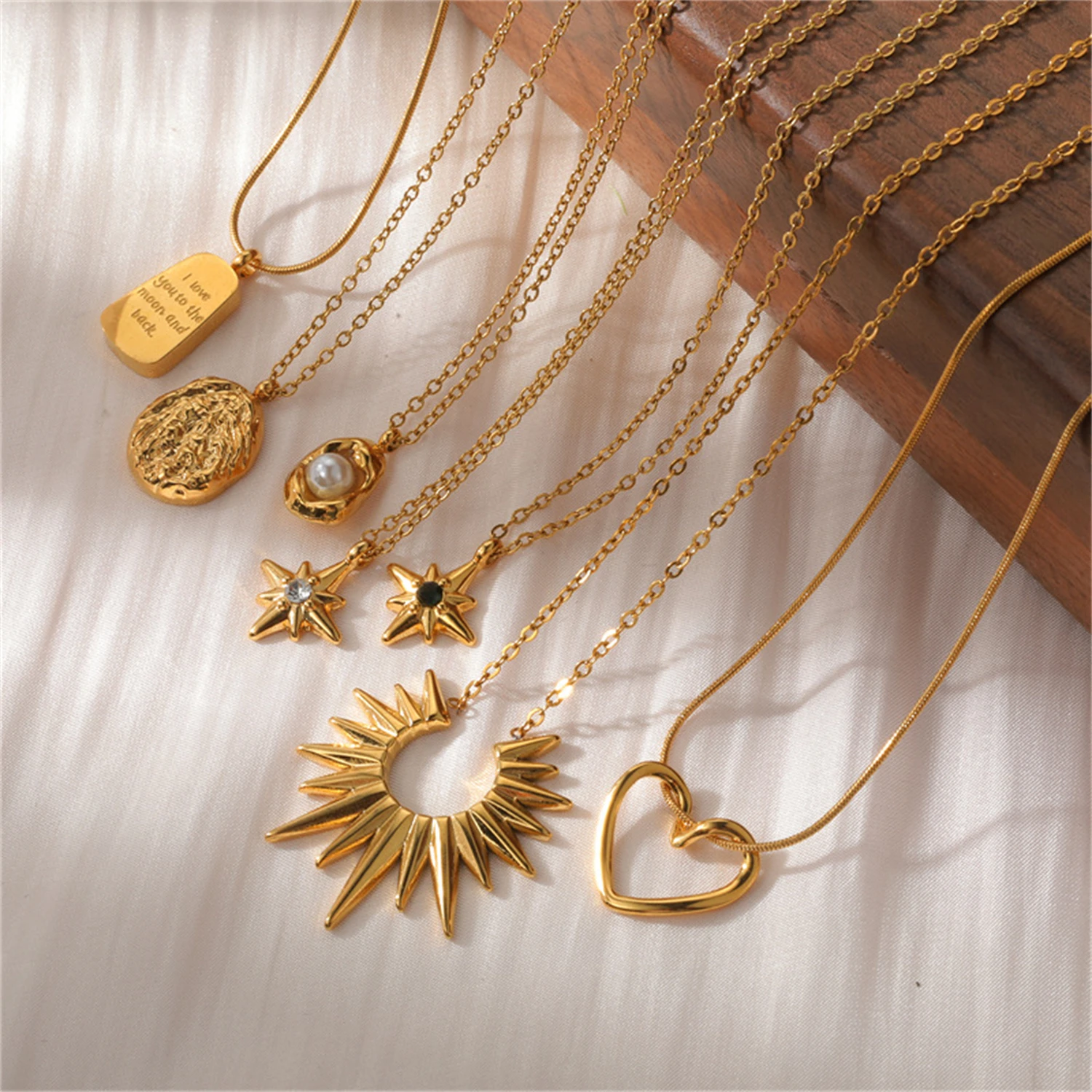 

WAKA Trendy Women's Necklaces Star Sun Heart Pearl Pendant Chain Jewelry for Party Wedding Gift Fashion Accessories