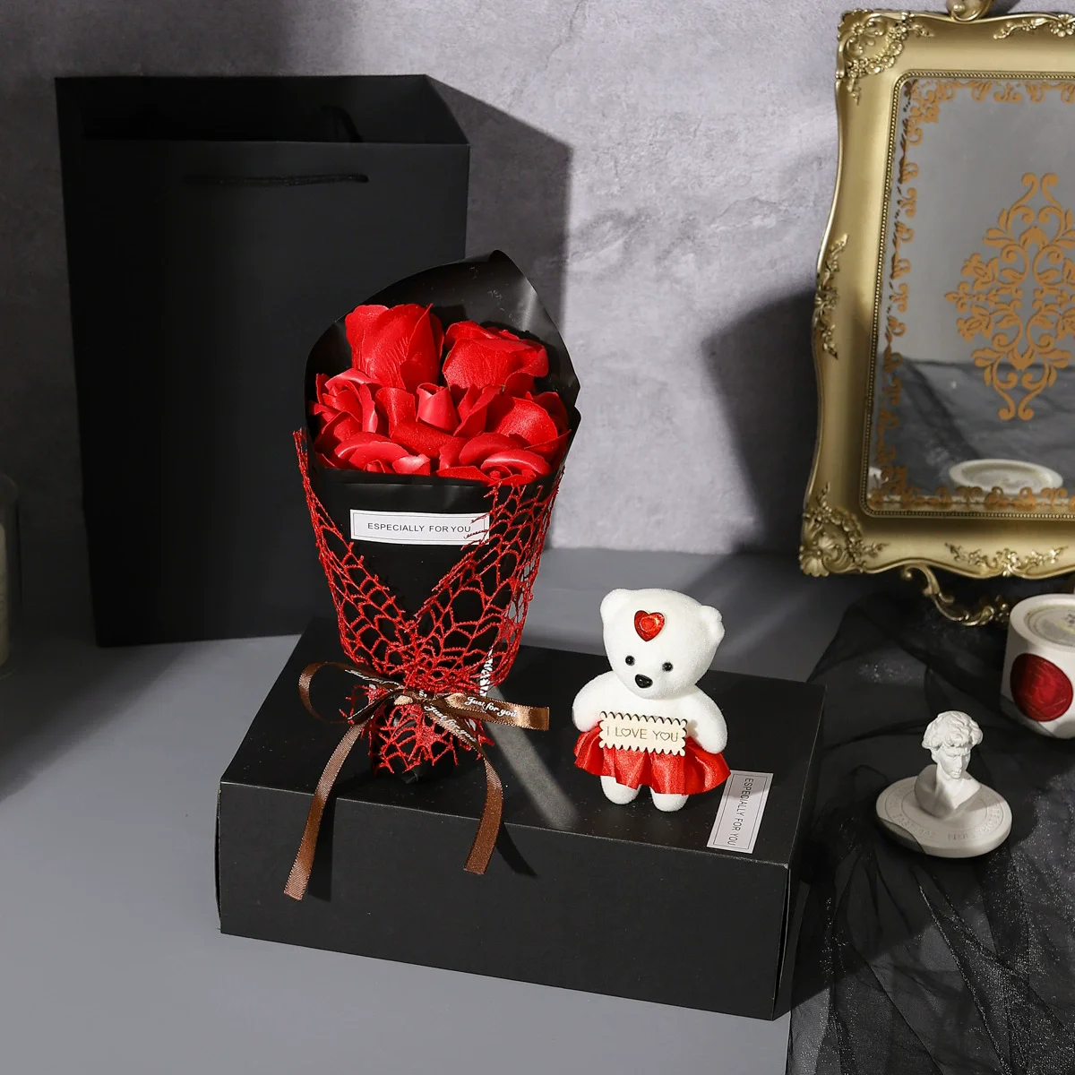 Valentinstag Künstliche Blumen 7 Rosen-Seifen-Bouquet Geschenkbox Teddybär-Blume Kreatives Valentinstag-Geschenk Heimdekoration – Detail 11