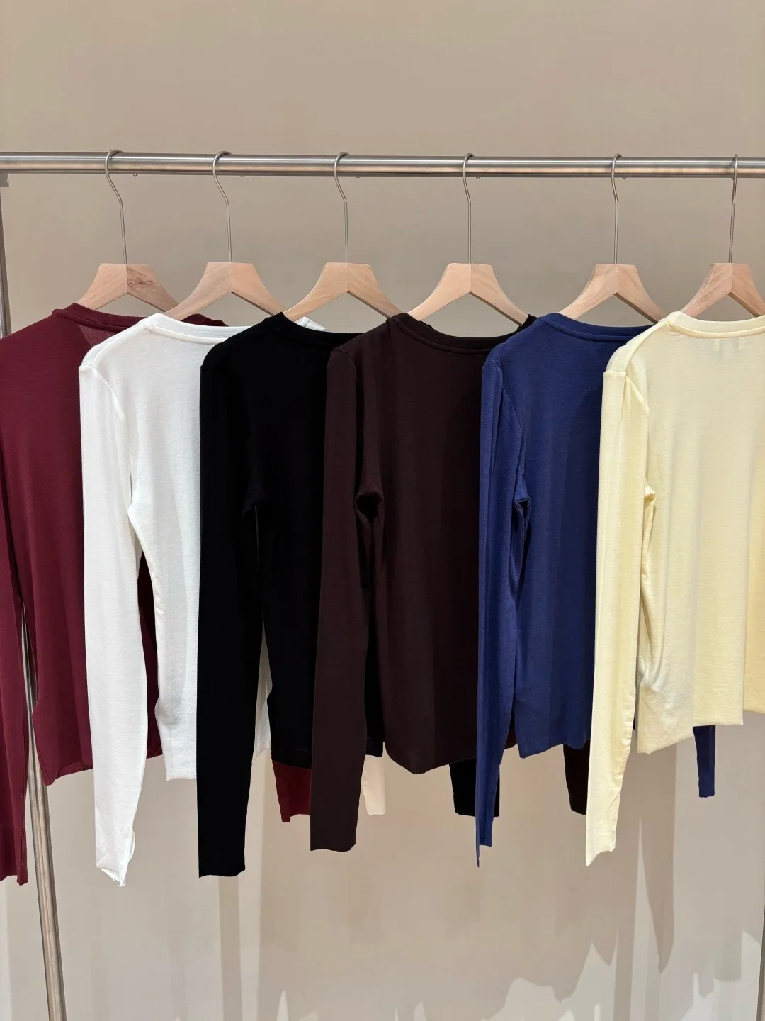 chemise-en-laine-tricotee-pour-femme-style-classique-d'automne-pull-a-col-rond-fin-design-sans-etiquette-haut-doux-et-confortable-sous-vetement
