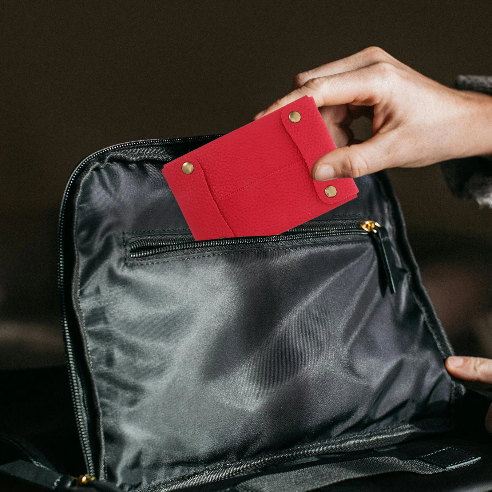 

2Pcs Compact PU Pocket Tissue Holder Travel Organizer Pouch Portable Reusable Tissue Box Cover for Outdoor Use