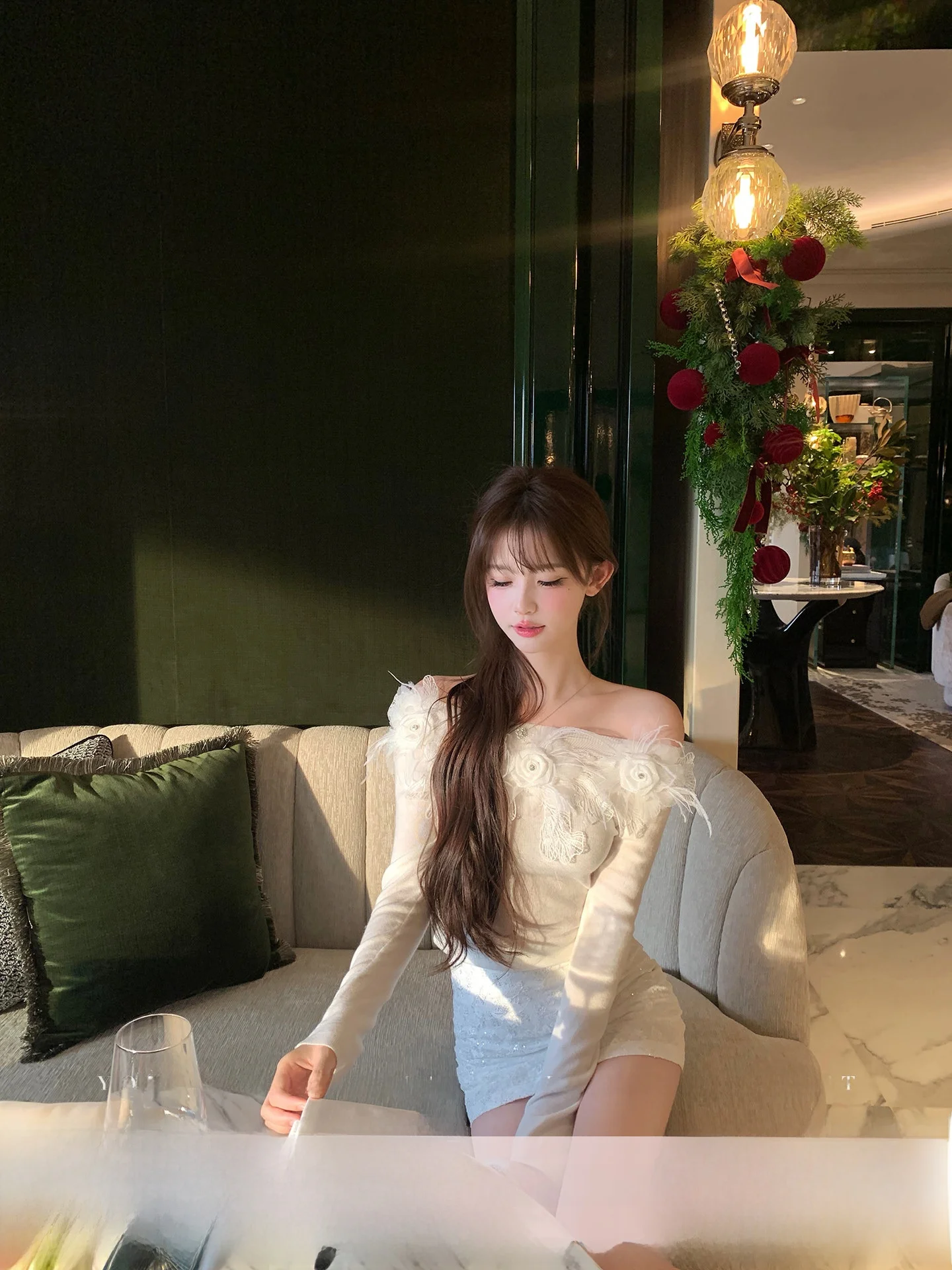 

YOLI Zhang Yuli: Вязаный свитер с 3D-цветами Rose Memory White, женский, на одно плечо, приталенный, шерстяной топ, повседневный, стандартный крой