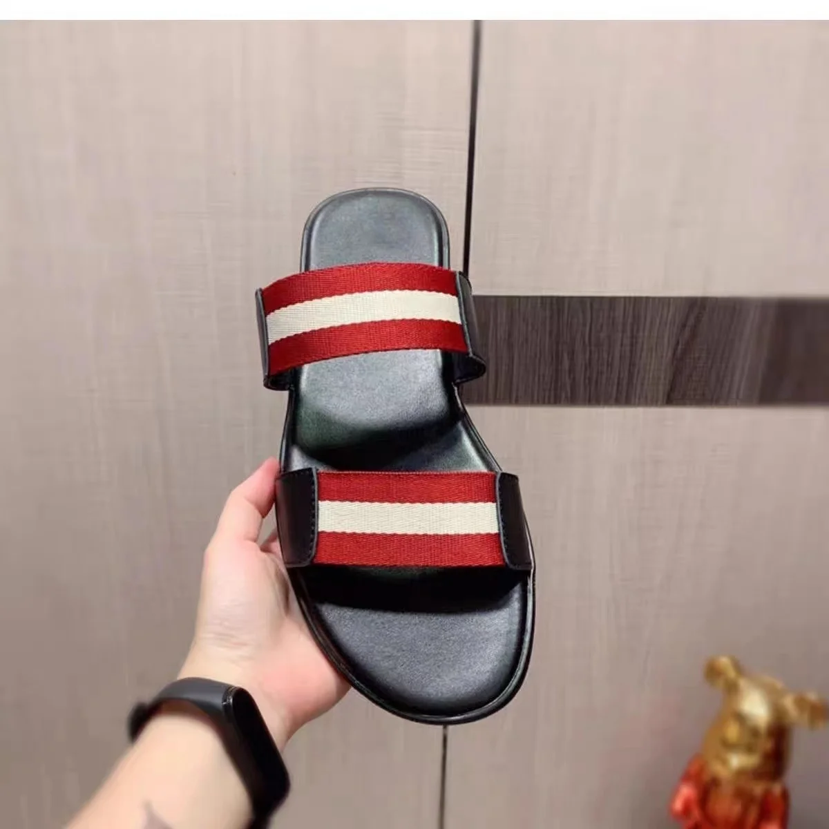 Summer B Style Slippers Striped Design Causal Comfortable Non-slip Men Slipper Luxury Beach Sandals Anti-Slip Zapatos Hombre