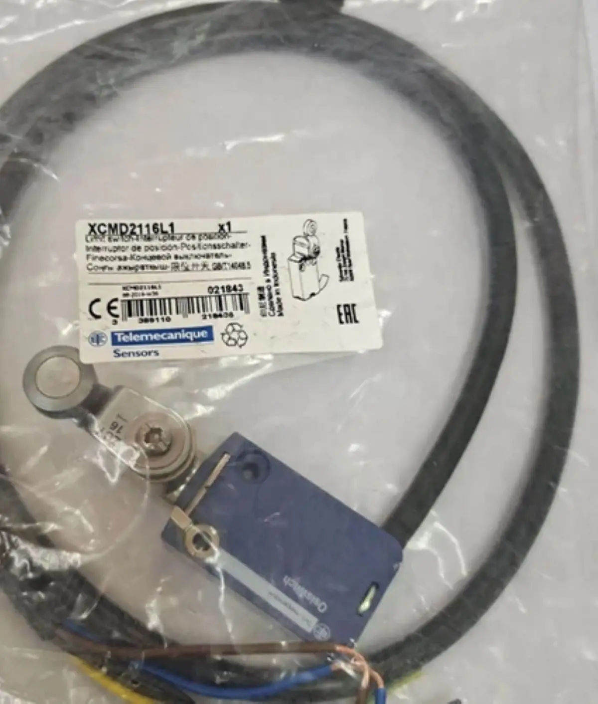 

Концевой выключатель XCMD2116L1 = ZCMD21 + ZCE01 + ZCY16 + ZCMC21L1