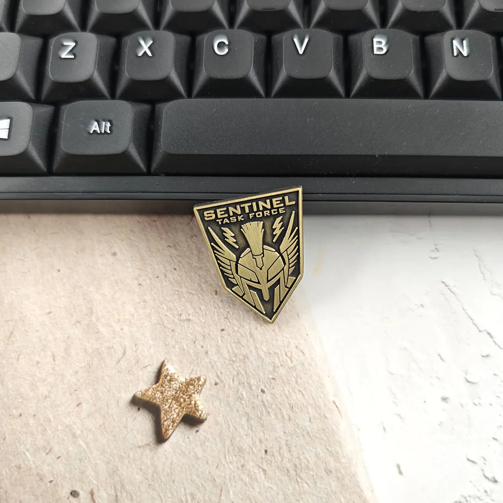 Klassisches Spiel, Schildförmiges Spitzes Metallabzeichen, Sentinel Task Force Emaille-Pins, Taktisches Schießspiel-Zubehör, Brosche, Geschenk – Detail 5