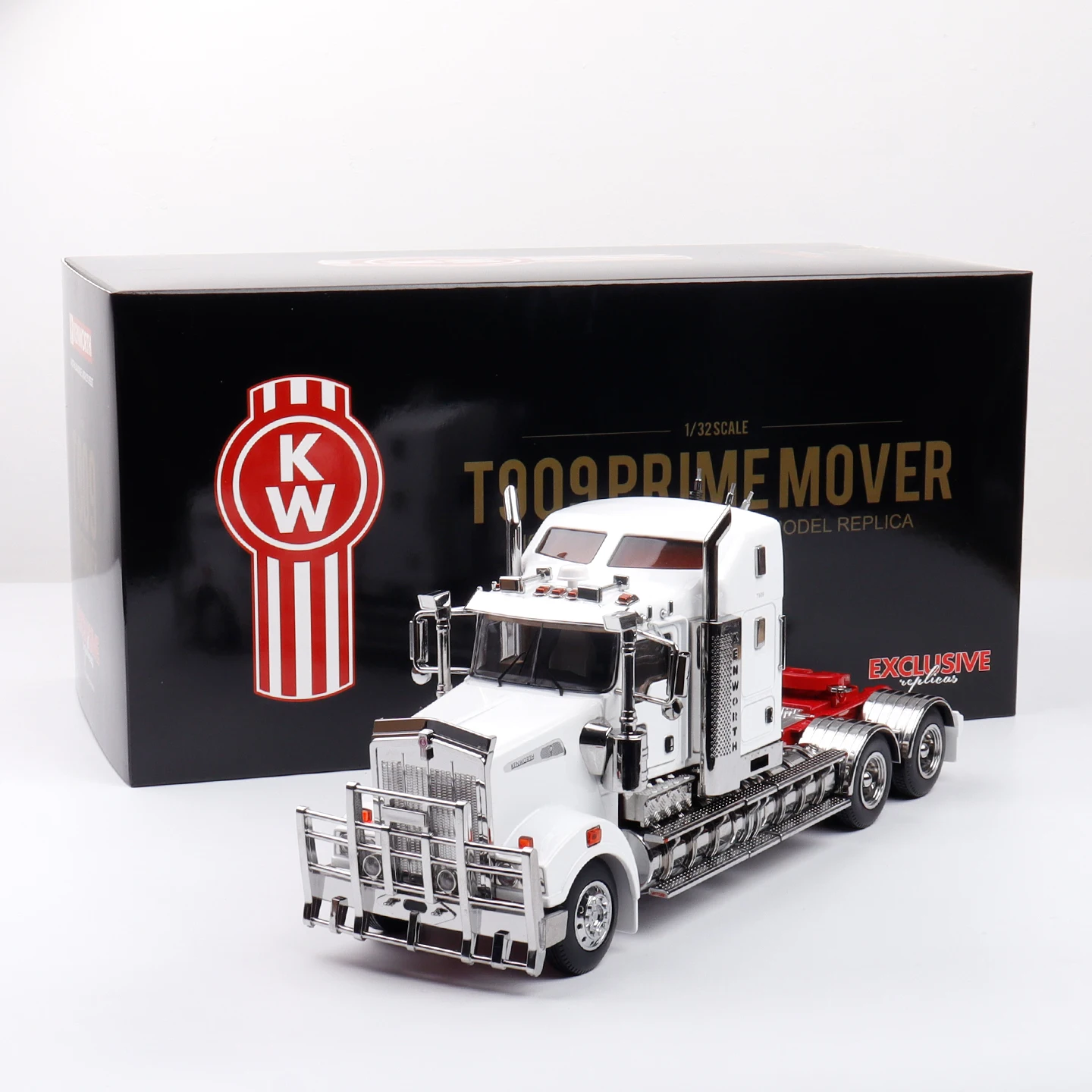 Kenworth T909 1:32 Metal Truck Model Red