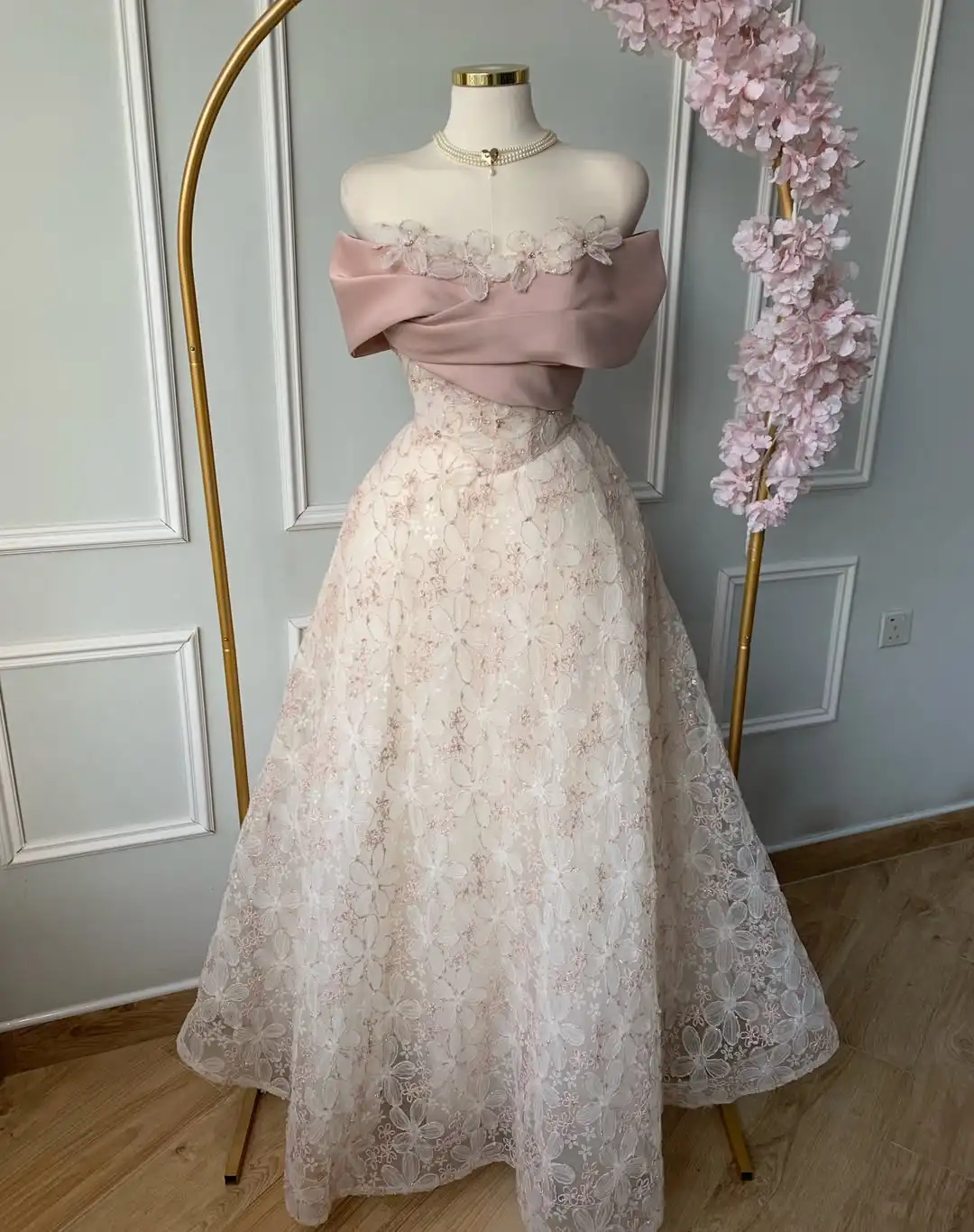 

Elegant Romantic Off The Shoulder 3D Flowers Beaded Lace Up Cut-out Embroidery A Line Fairy Evening Prom Party Formal Dress