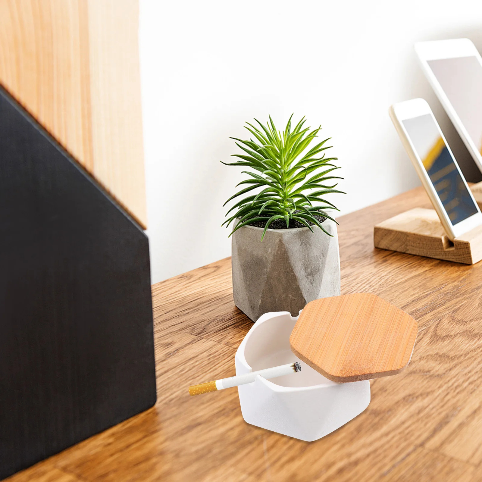 

Elegant Ceramic Wood Ashtray Large Capacity Smoke Proof Home Decor Cigarette Tray Reusable Stylish Living Room Bedroom Balcony